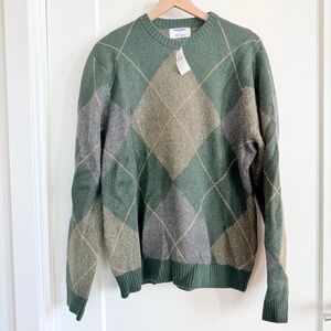 Old Navy Men's Green and Gray Argyle Crewneck Sweater